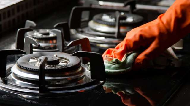 Hand cleaning a gas stove