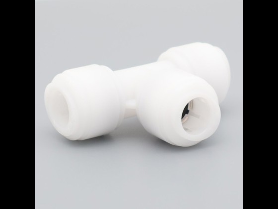 Push-in union tee made of polyoxymethylene (POM), incl. EPDM gasket. Complies with EC 1935/2004. Long service life and high sanitary level. Order here!