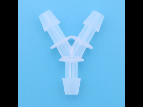 Y-connector made of PP plastic produced in an ISO-7-certified cleanroom. Ideal for use in pharmaceutical production and biotechnology. Order here!
