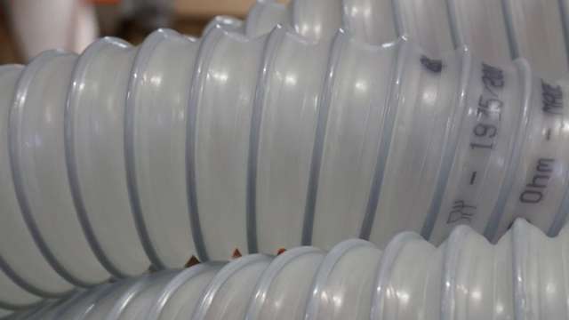 Vacuum hoses for efficient suction